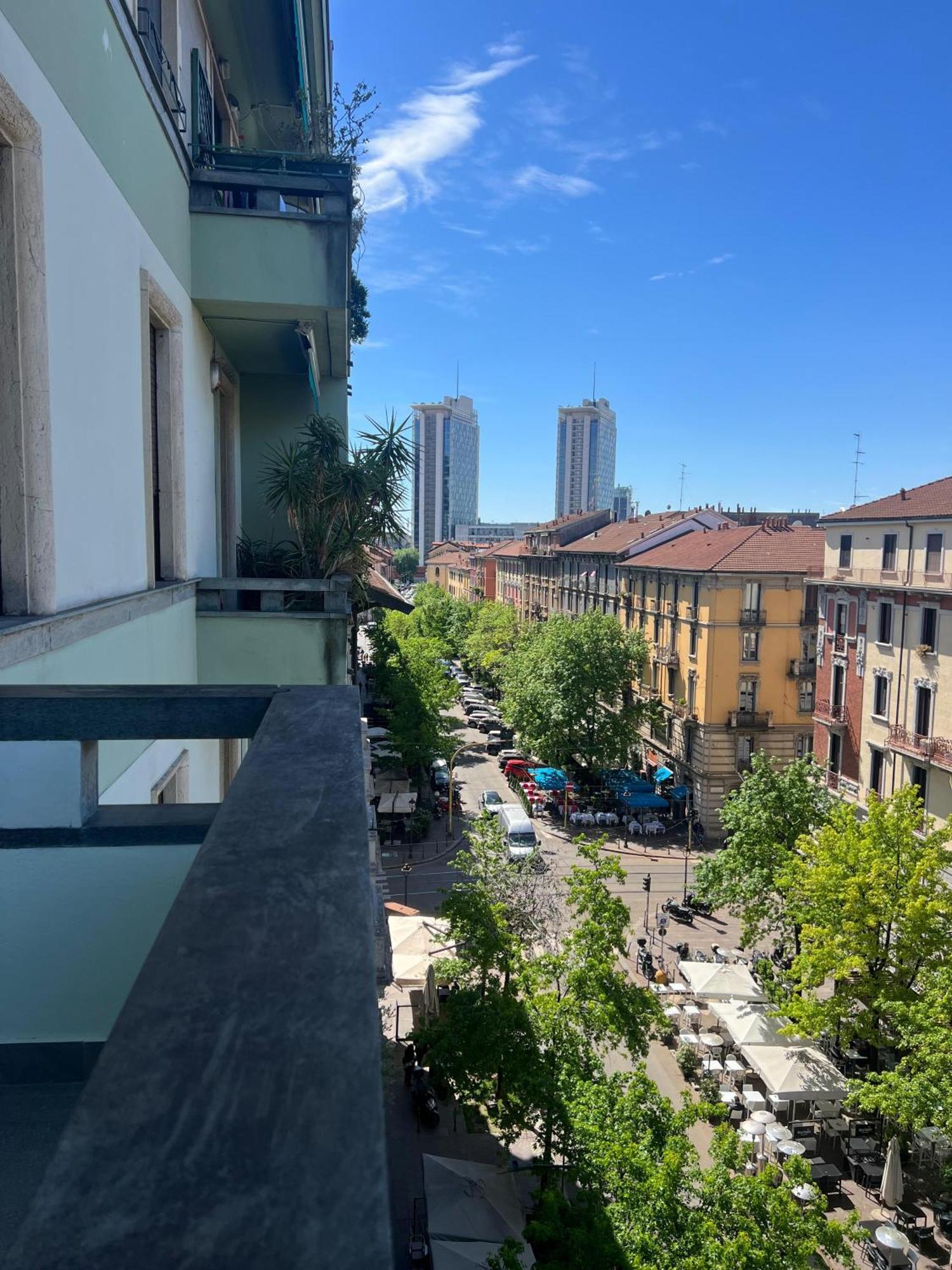 New Apartment With Balcony, Isola Bosco Verticale — Photos 3