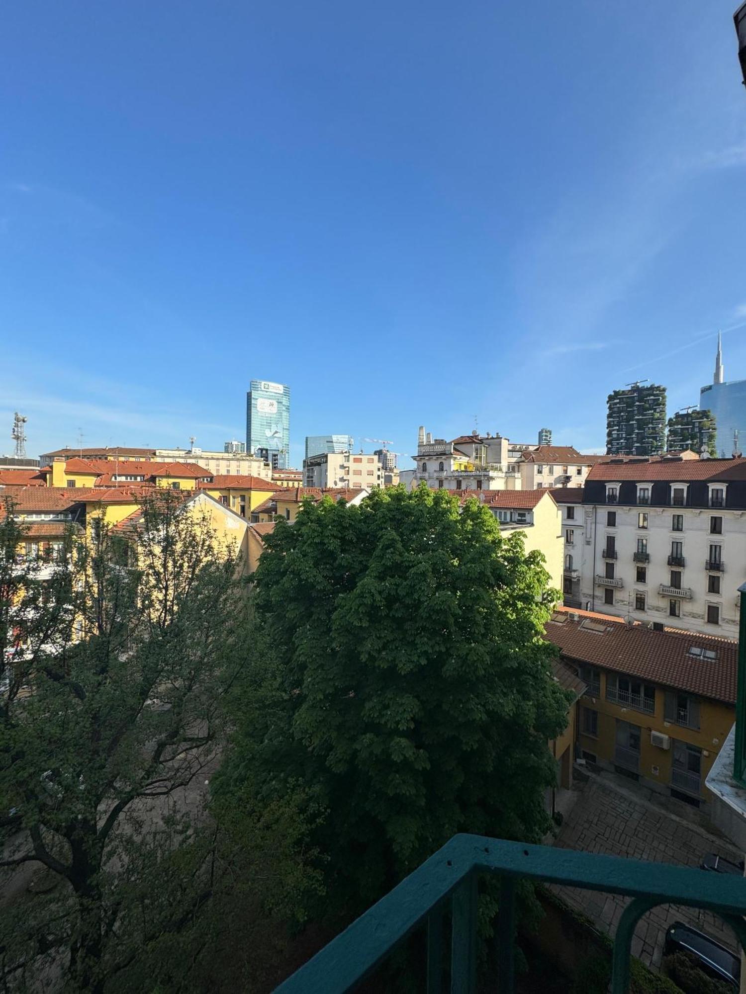 New Apartment With Balcony, Isola Bosco Verticale — Photos 2